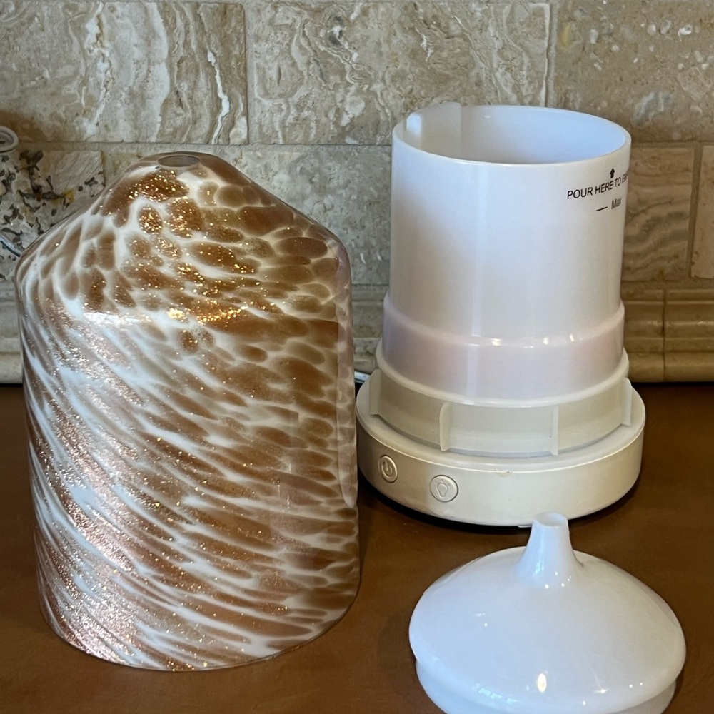 Glass Ultrasonic Diffuser, White & Gold swirl, Tested , good condition